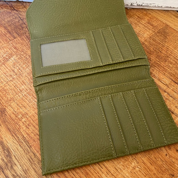 BNWOT adorable Matt and Nat army green bundle including purse & matching wallet - Picture 7 of 11